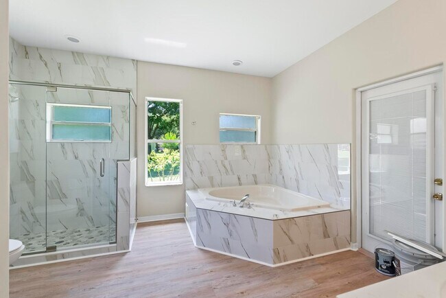 Building Photo - 24 Lakecliff Dr