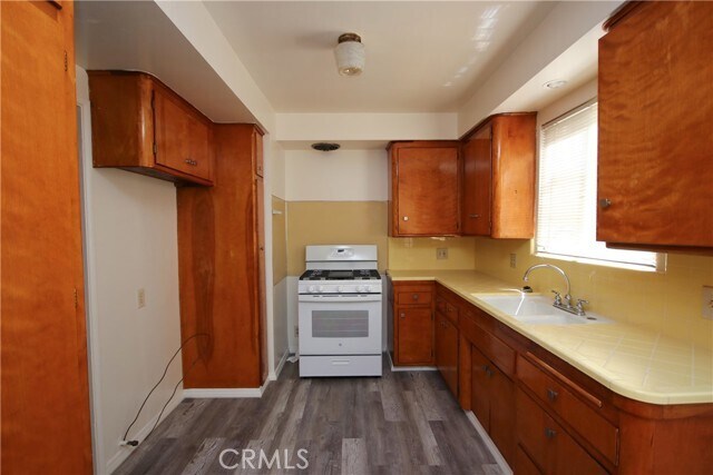 Building Photo - 822 N Santa Anita Ave