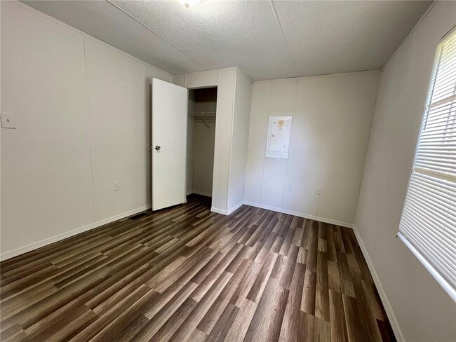 Building Photo - 6330 Eugene Acres Ln