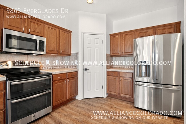 Building Photo - 9863 Everglades Dr