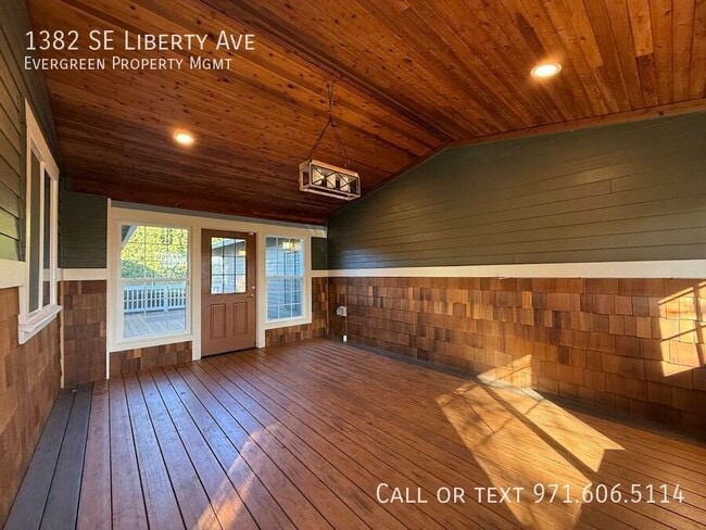 Building Photo - 1382 SE Liberty Ave