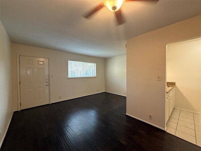 Building Photo - 1530 Heights Blvd