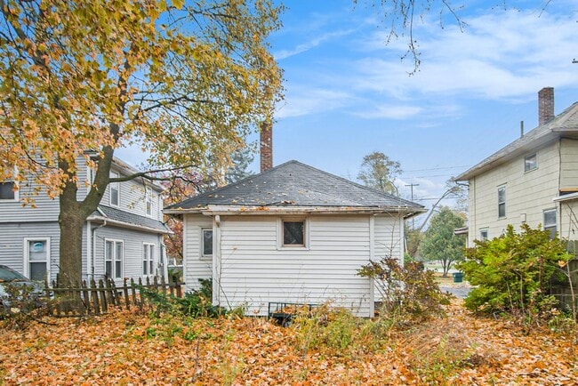 Building Photo - 809 Westmoreland Ave