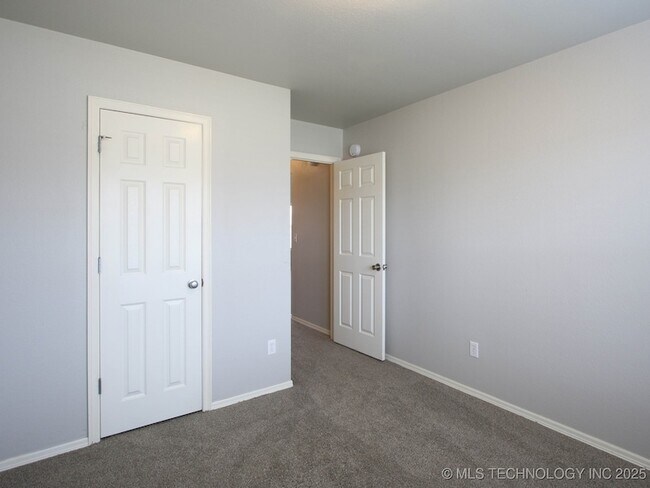 Building Photo - 16052 S 83rd E Ave
