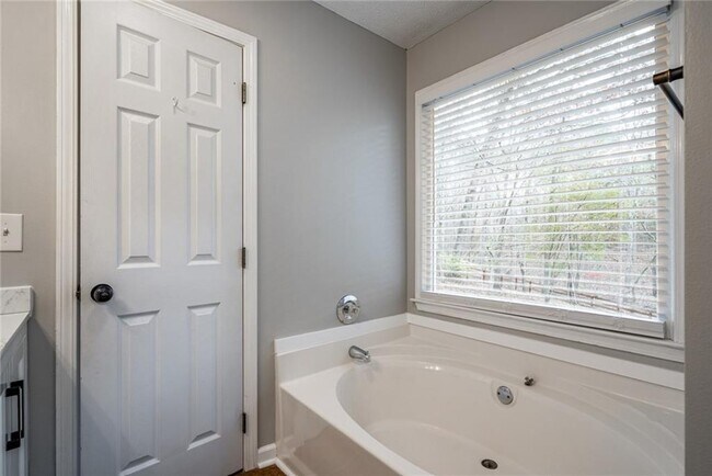 Building Photo - 225 Hawkins Farm Cir