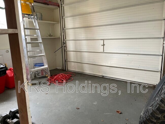 Building Photo - 1515 Cronin Dr
