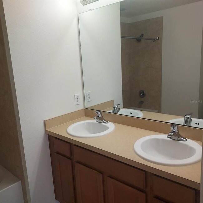 Building Photo - 6723 Holly Heath Dr