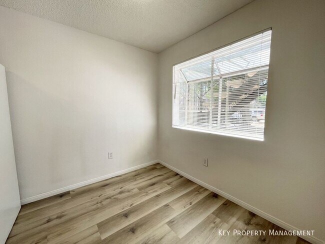 Building Photo - 2705 Jennydiane Dr