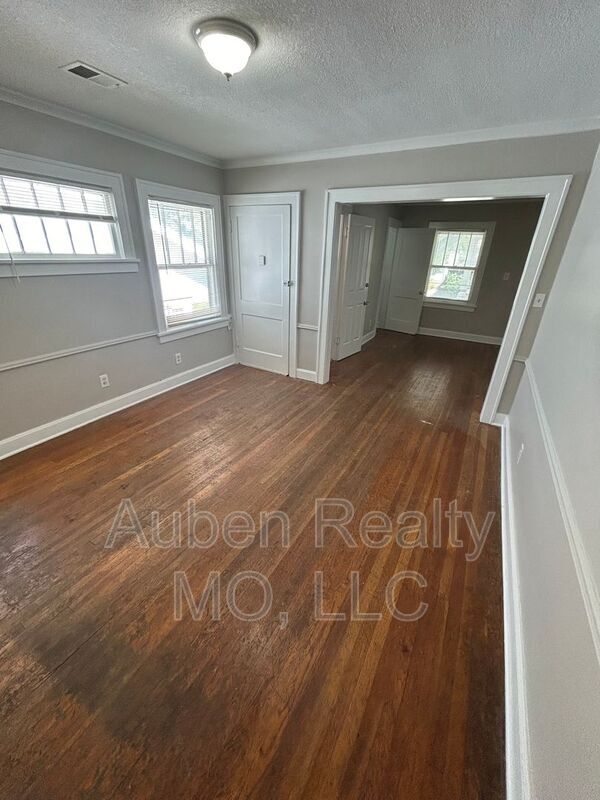 Building Photo - 5426 Harrison St