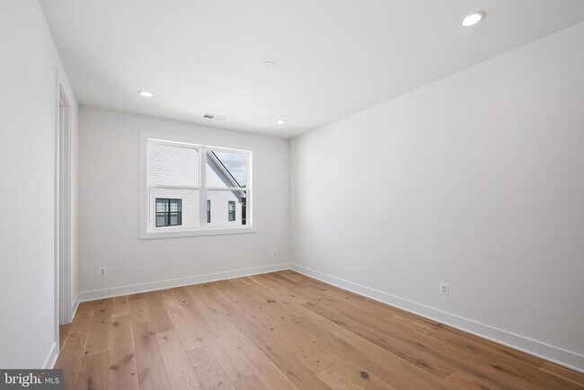 Building Photo - 841 N Manchester St