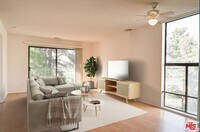 Building Photo - 950 Edgecliffe Dr