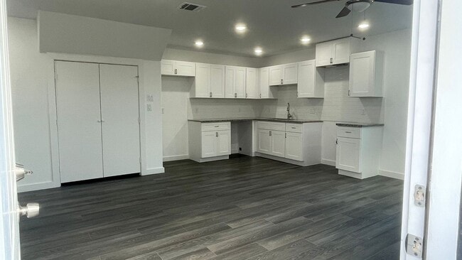 Building Photo - Beautiful house, perfect for families!!