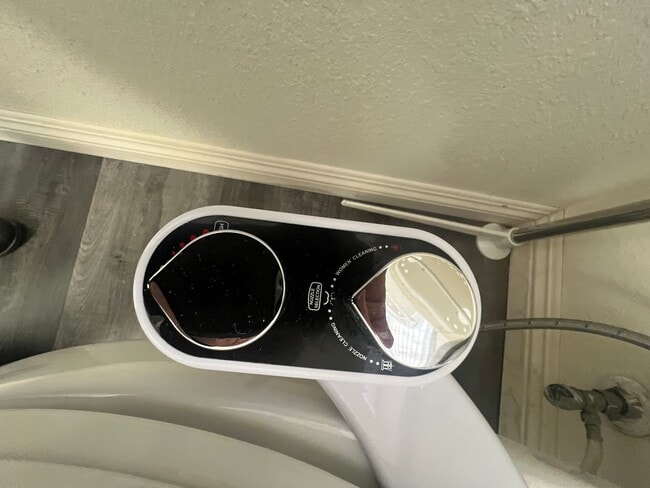 Building Photo - Spacious 4-Bedroom Home in Desirable Apple Valley Neighborhood