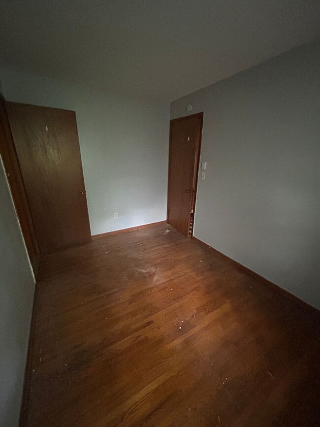 Building Photo - 1 Bedroom 1 Bath in Maplewood  HEAT INCLUDED