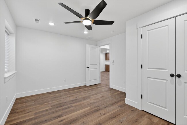 Building Photo - JR119L