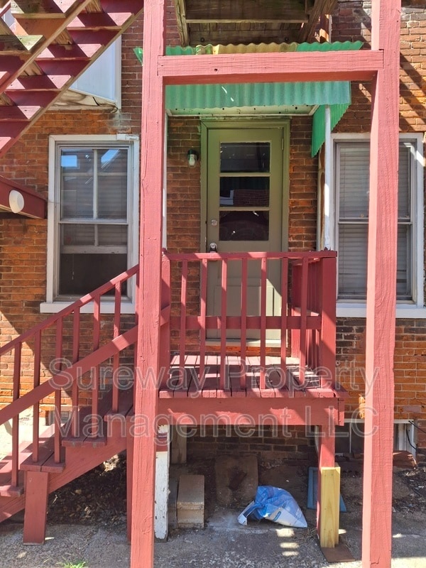 Building Photo - 212 E Broad St