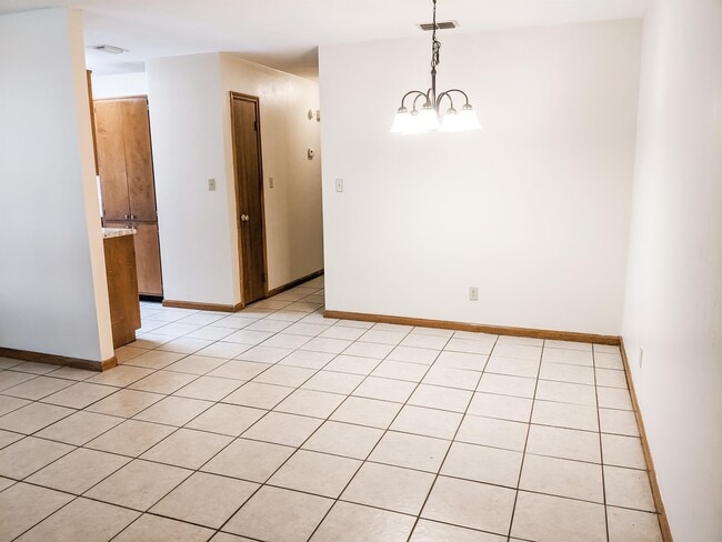 Building Photo - 1098 Rockbrook Ct