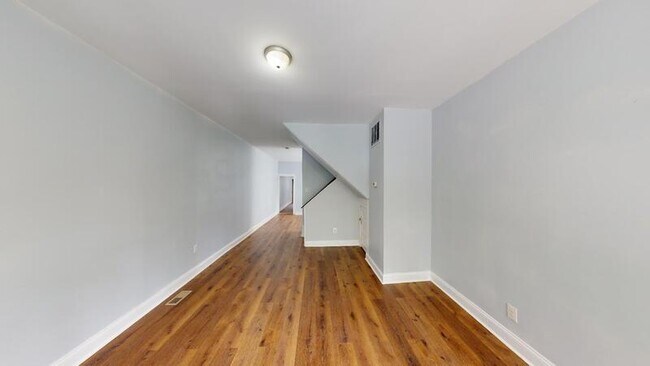Building Photo - 706 E 43rd St