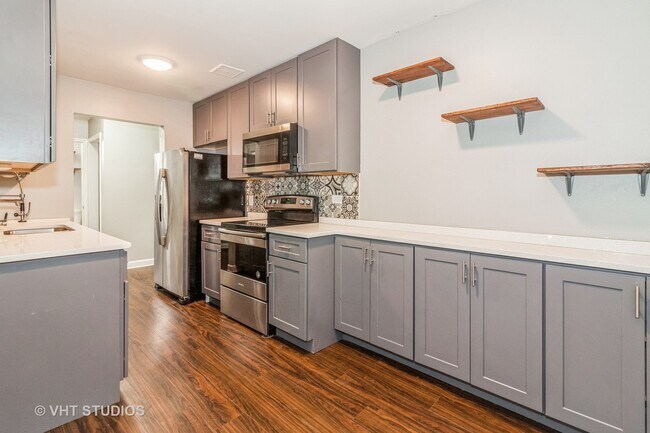 Building Photo - 7410 Brookdale Dr