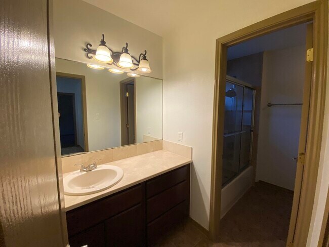 Building Photo - 9813 Sandhill Dr