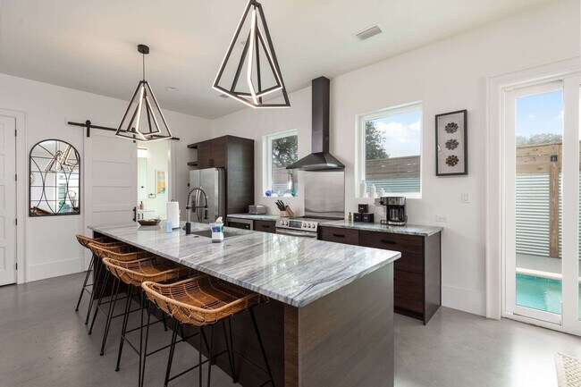 Building Photo - 218 George C Wallace Blvd