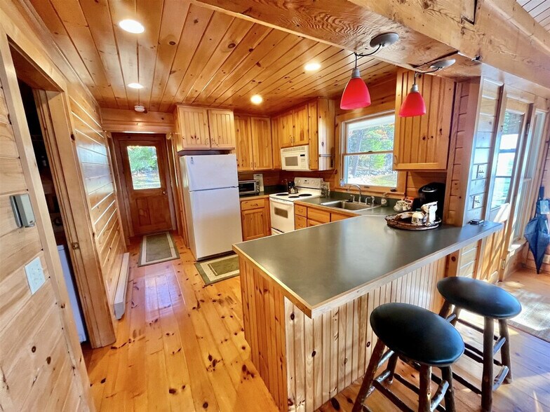 Building Photo - 11 Basswood Bay Rd