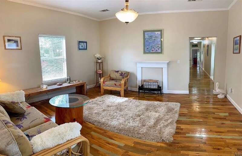 Building Photo - 714 W Zarragossa St