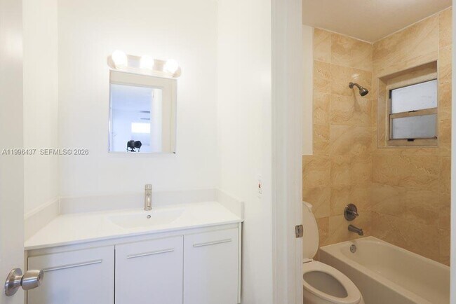 Building Photo - 3050 NW 21st Ave