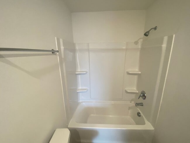 Building Photo - 4 Bedroom, 2 Bathroom home in Valley View School District!