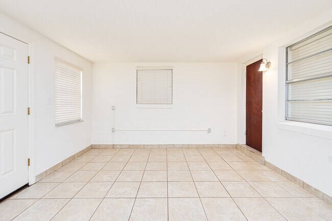 Building Photo - 3 Bedroom Home in Port Orange