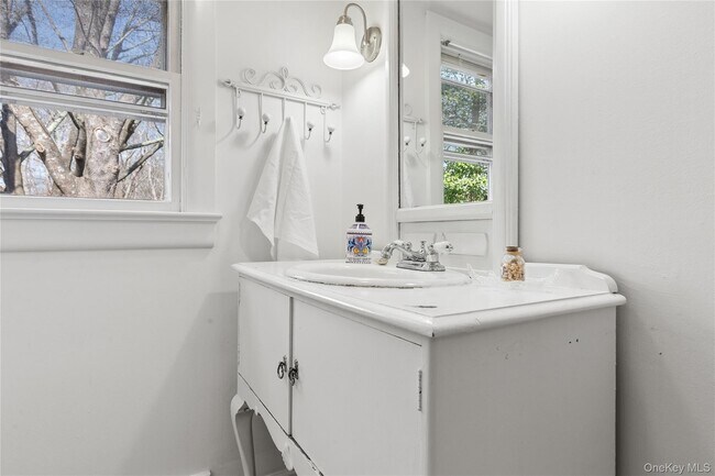 Building Photo - 3 Lincoln St