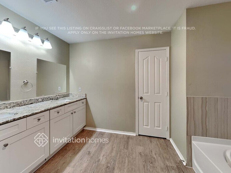 Building Photo - 7215 Fossil Garden Dr
