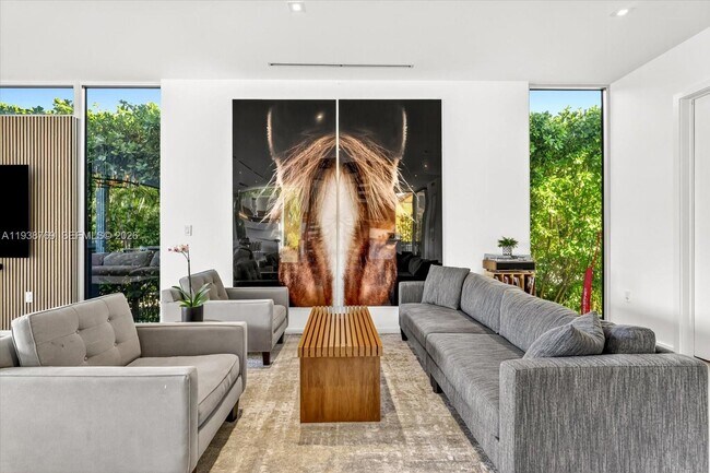 Building Photo - 201 Palm Ave