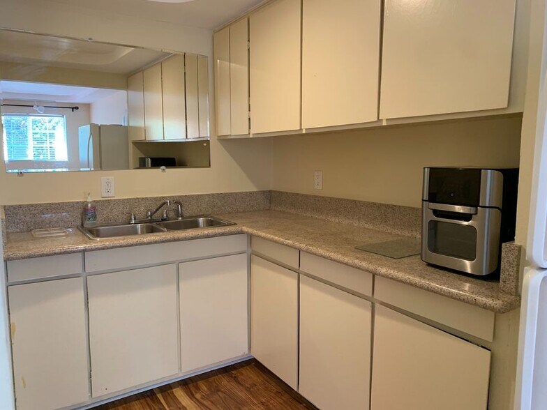 Building Photo - 22752 Cavalier St