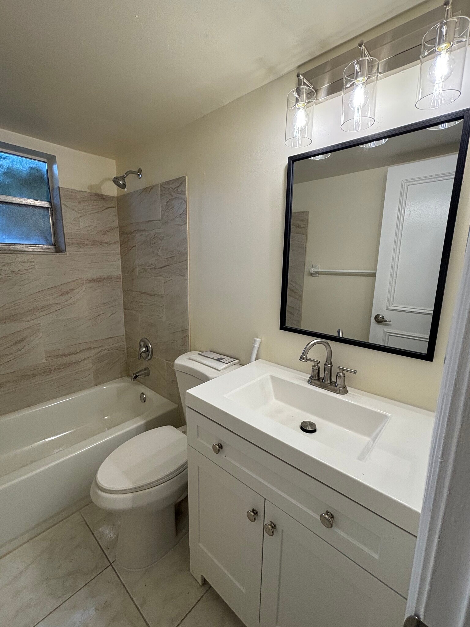 Building Photo - 116 Gardens Dr