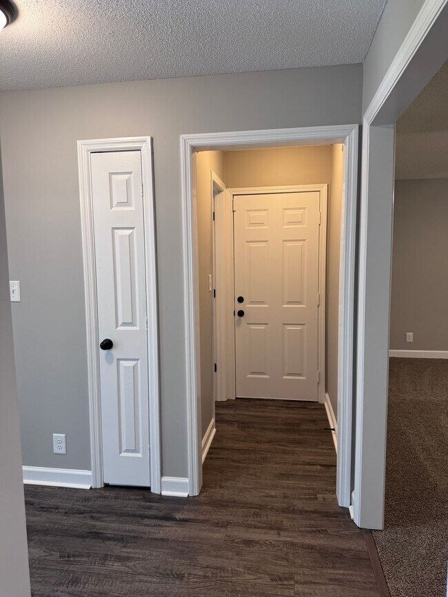 Building Photo - 130 Shady Maple Dr