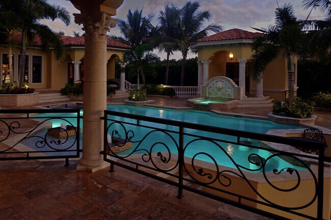 Building Photo - 1363 Oceanview Dr