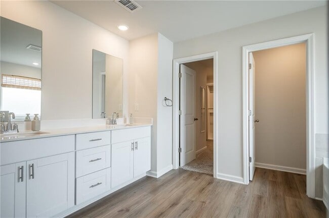 Building Photo - 13 Westerly Sta