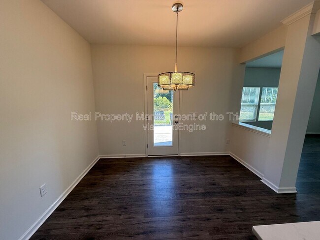 Building Photo - 1311 Red Deer Dr