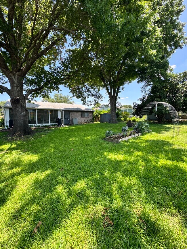 Building Photo - 740 Admiralty Way