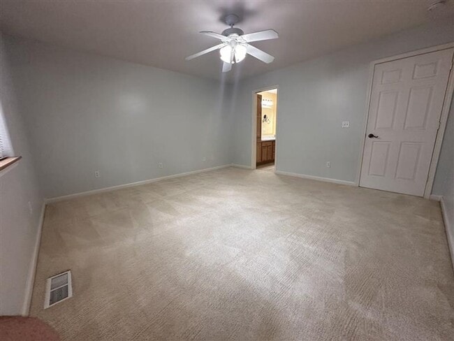 Building Photo - Three Bedroom - Low maintenance, west-end,...