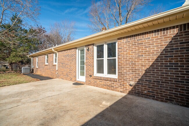 Building Photo - 110 Peabody Rd