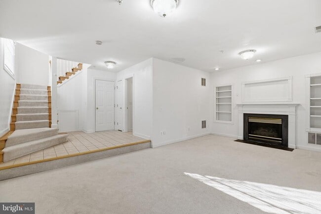 Building Photo - 1817 Fallbrook Ln