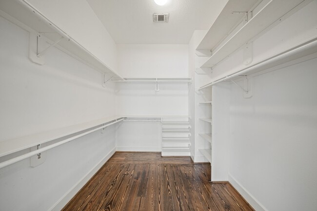 Building Photo - 513 W 22nd St