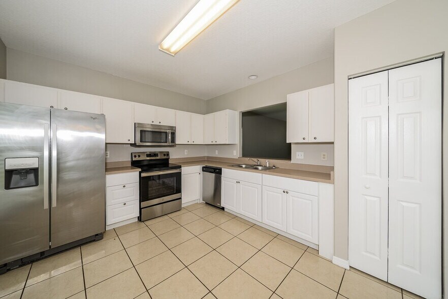 Building Photo - 3415 30th Ln E