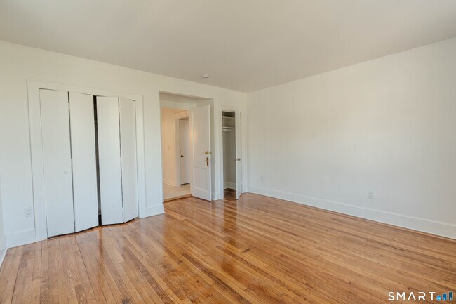 Building Photo - 2 Maplewood Terrace