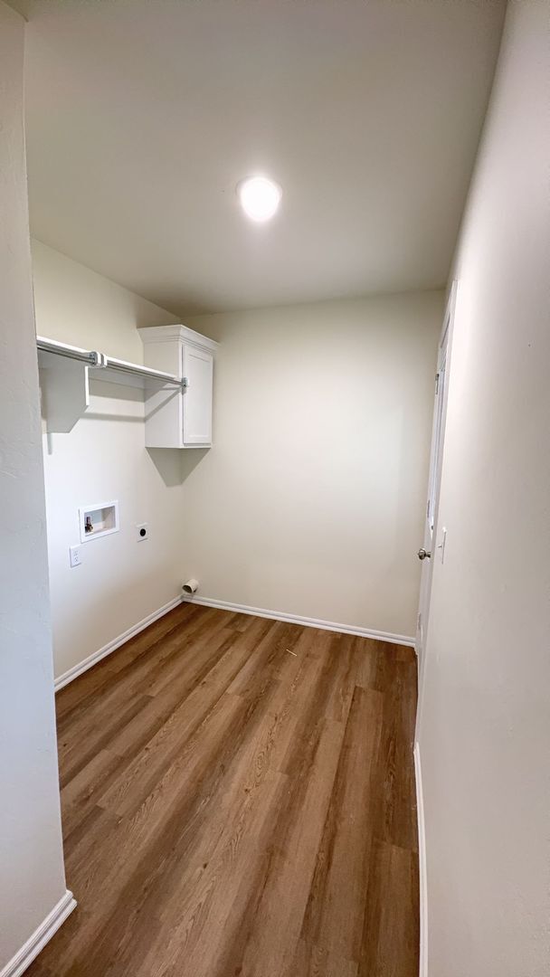 Building Photo - 3 Bedroom 2 Bath 2 Car Garage Duplex in Gr...