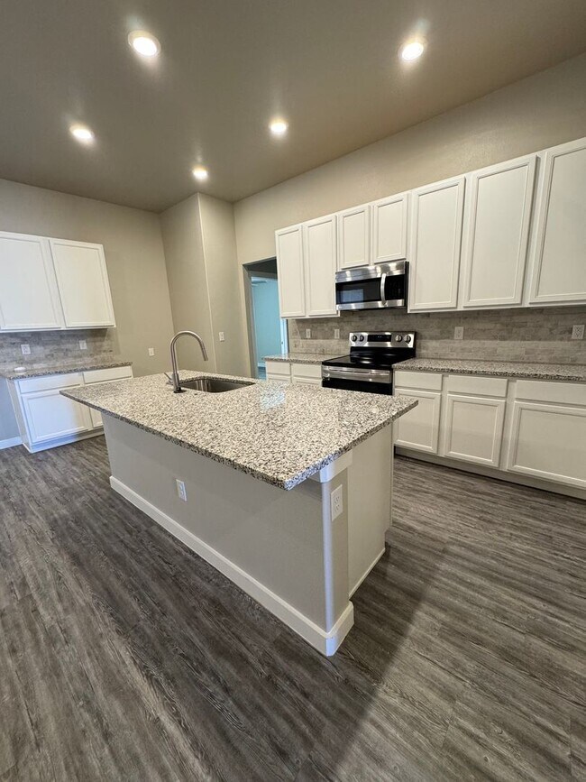 Building Photo - 4 Bedroom in Harvest