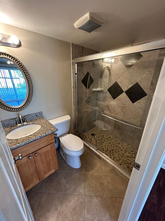 Building Photo - Large 3 bed, 2 bath house in South Seattle...