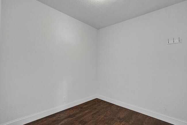 Building Photo - 651 SW 15th St